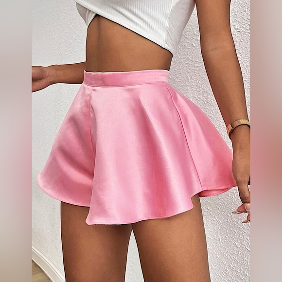 😍💖🚨BRAND NEW UNWORN SATIN HIGH WAIST SHORTS🚨💖😍 - Picture 4 of 4